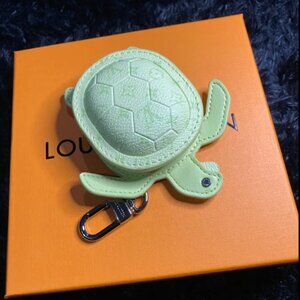 Louis Vuitton LV Turtle Light Green Bag Charm & Key Holder (Preowned)